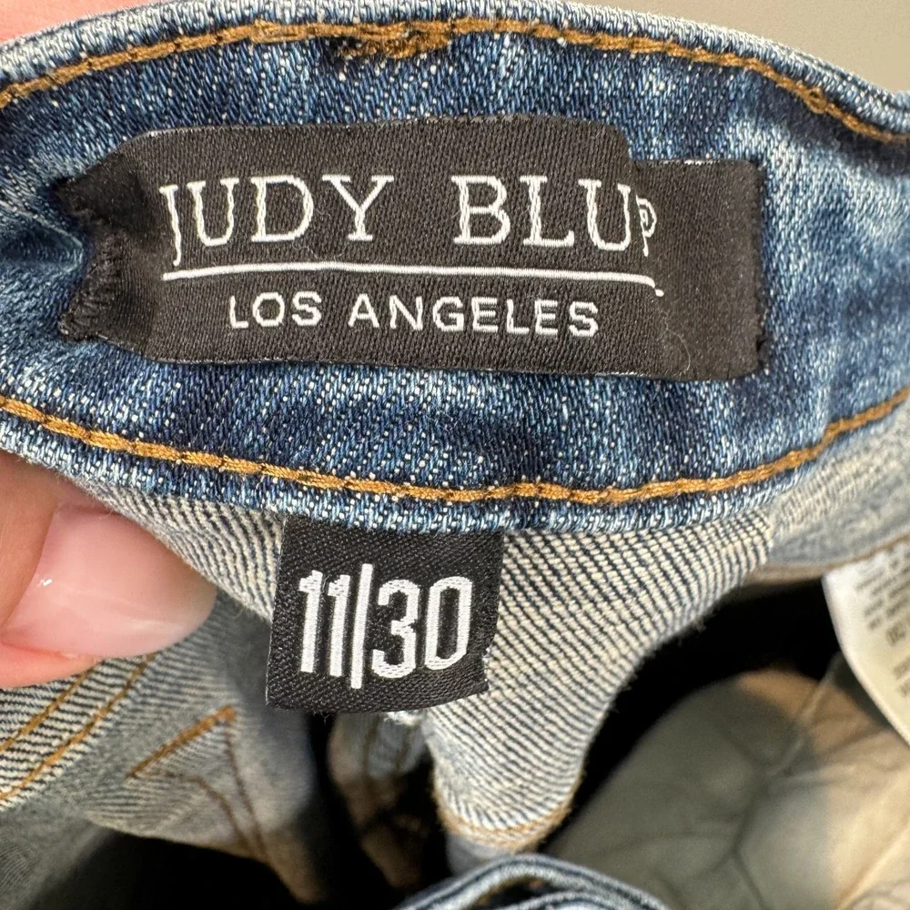 Judy Blue Boyfriend Fit Jean Size 11/30 JB88305 Destroyed Stretch Denim Mid Rise